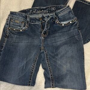 La idol use low rise jeans 30$ and size 11